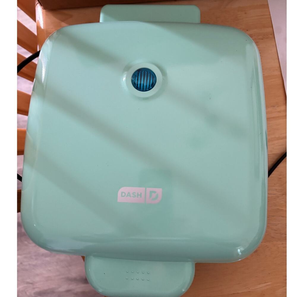 Dash Egg Maker Family Size